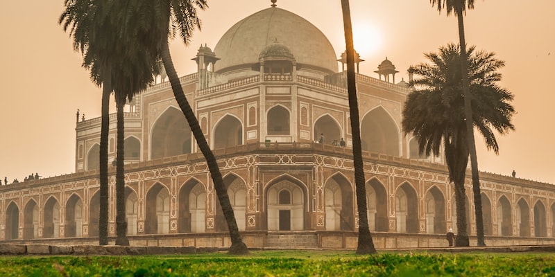 What are the pros and cons of moving to New Delhi?